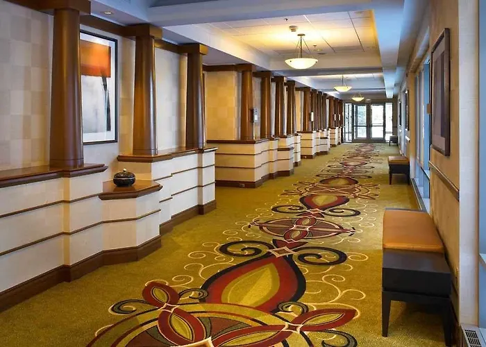 Hampton & Chicago Hotel