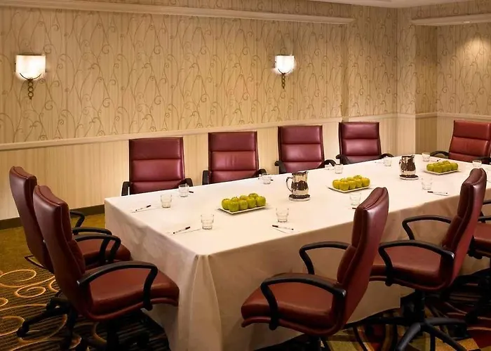 Hampton & Chicago Hotel 3*