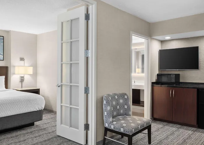 Hampton & Chicago Hotel 3*