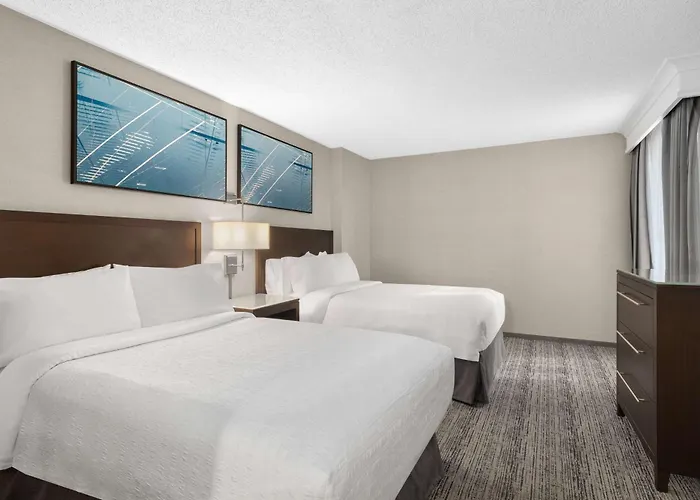 Hampton & Chicago Hotel
