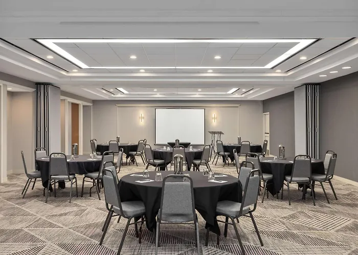 Hampton & Chicago Hotel 3*