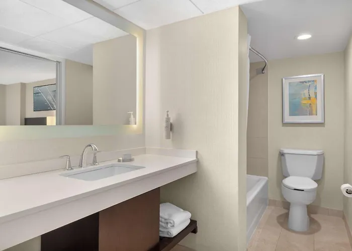 Hampton & Chicago Hotel