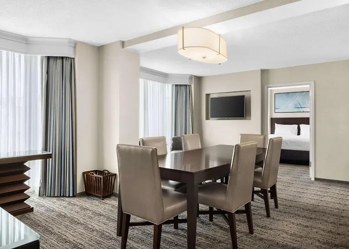 Hampton & Chicago Hotel 3*