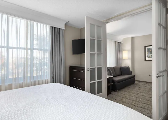 Hampton & Chicago Hotel