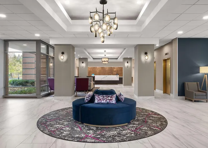 Hampton & Chicago Hotel 3*