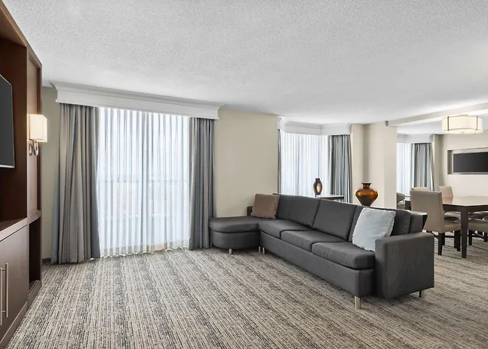 Hampton & Chicago Hotel