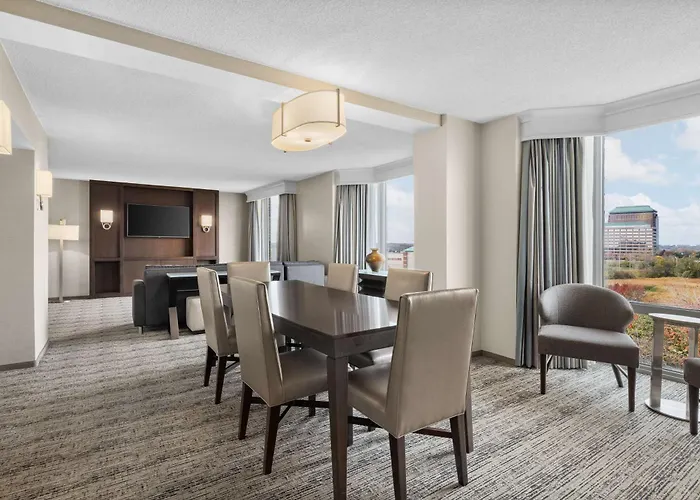 Hampton & Chicago Hotel 3*