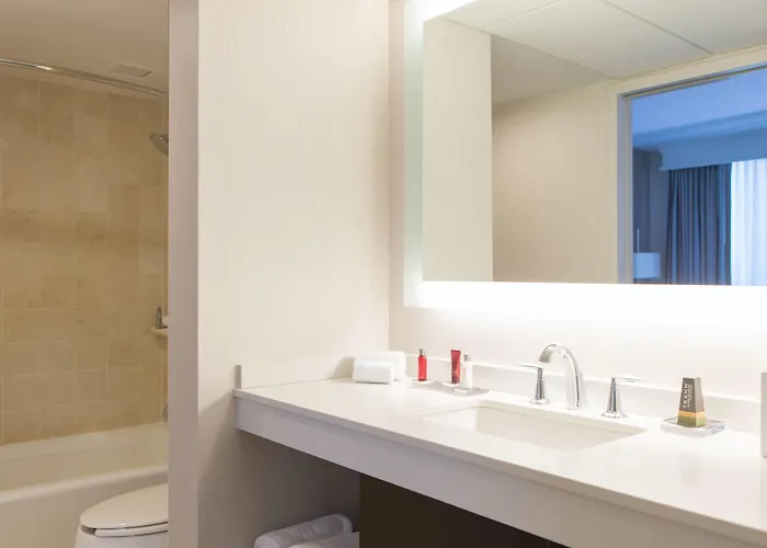 Hampton & Chicago Hotel Downers Grove