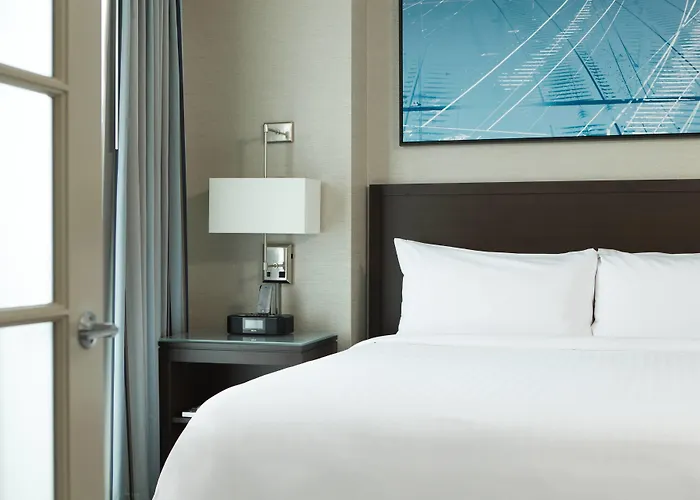 Hampton & Chicago Hotel 3*