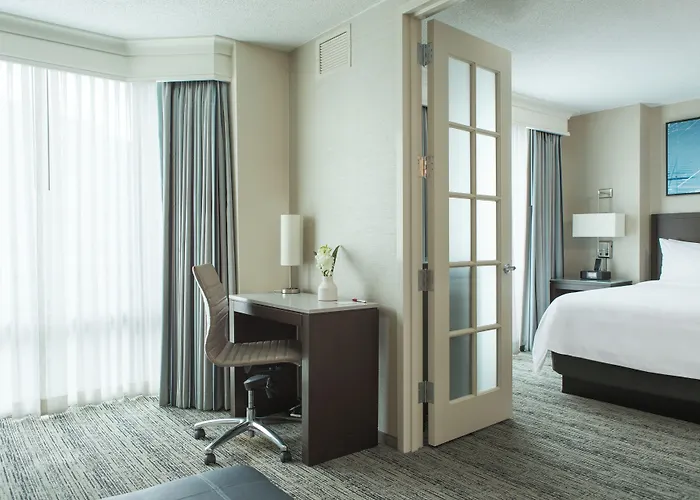 Hampton & Chicago Hotel 3*