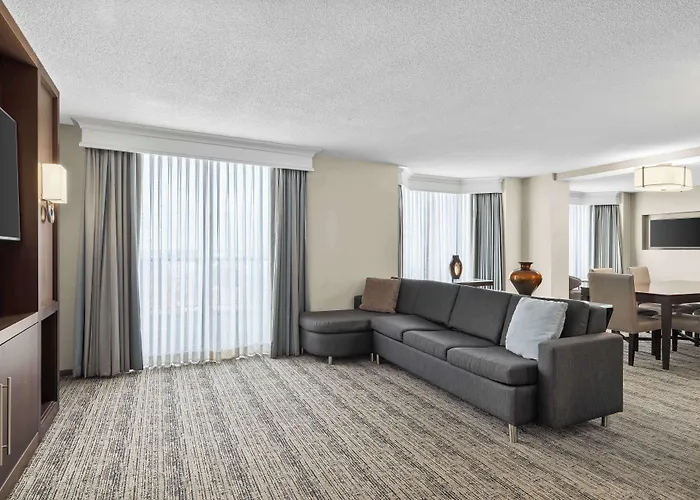 Hampton & Chicago Hotel 3*
