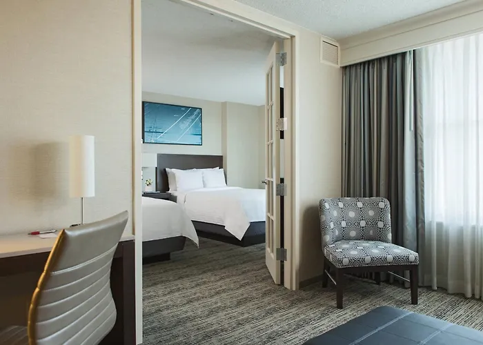 Hampton & Chicago Hotel